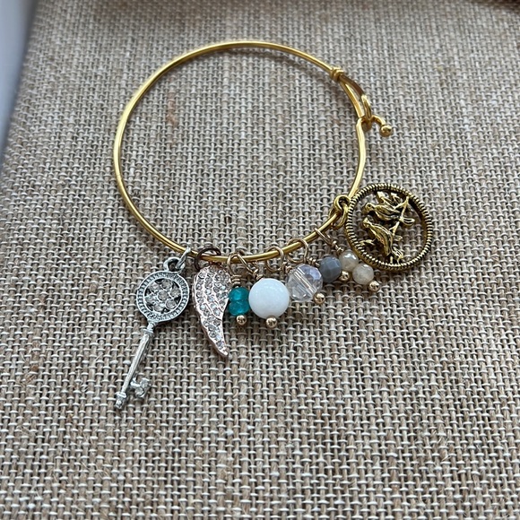 Plunder lot of three gold charm bracelets and one is ocean themed - Picture 4 of 4